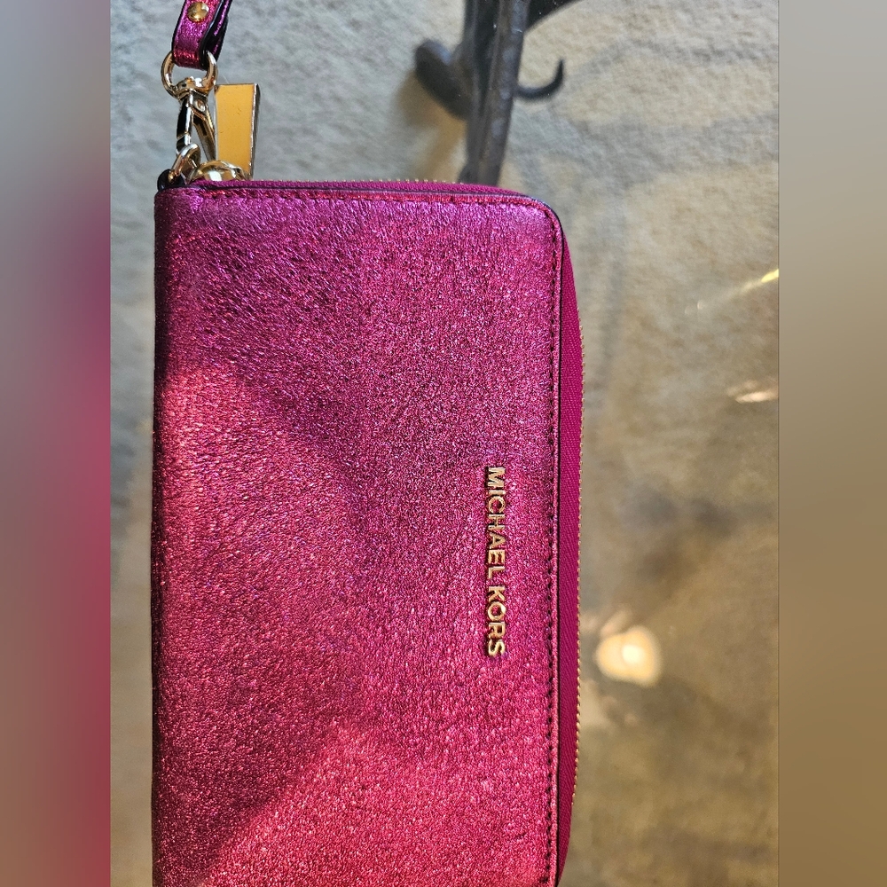 Michael Kors hot pink glitter wristlet